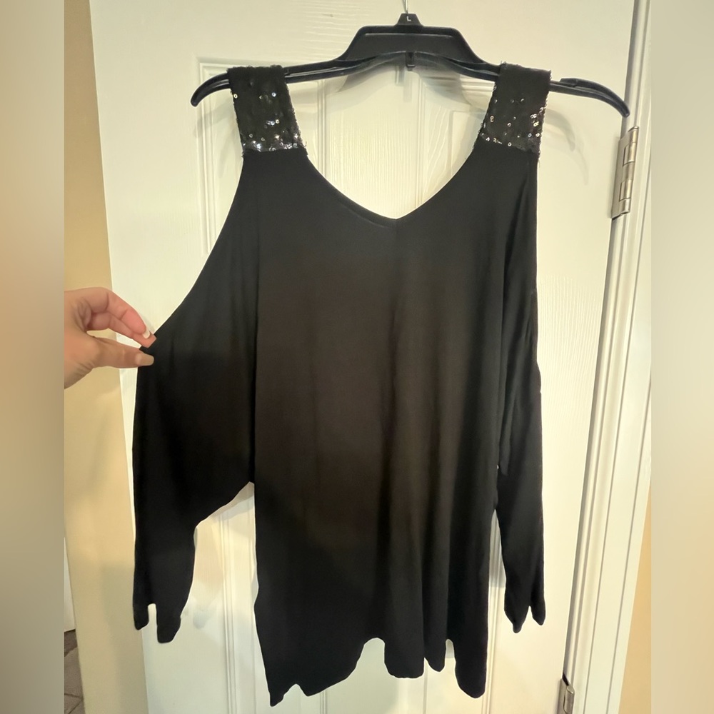 Black Venus cold shoulder top with sparkle straps. Size xl